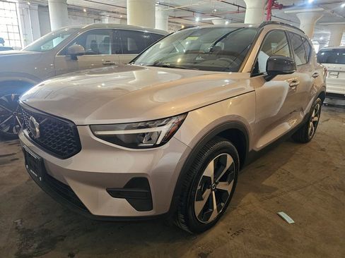 Certified 2026 Volvo XC40 B5 Core w/ Climate Package AWD/4WD image 1