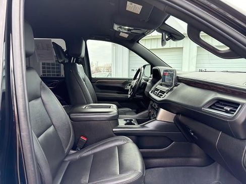 Used 2021 Chevrolet Suburban Z71 w/ Z71 Off-Road Package image 16