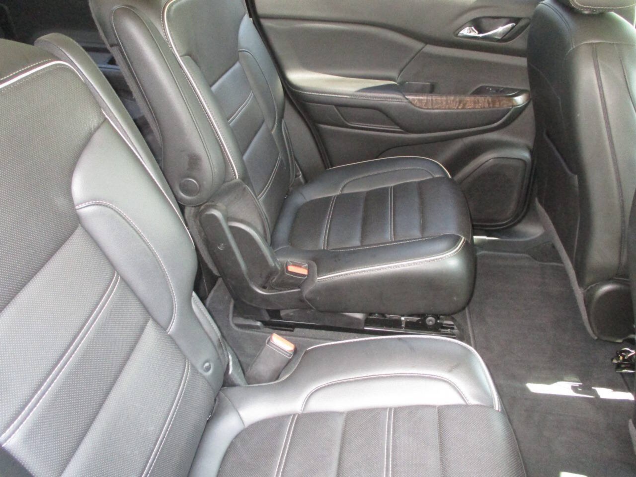 Used 2021 GMC Acadia Denali w/ Denali Ultimate Package AWD/4WD image 12