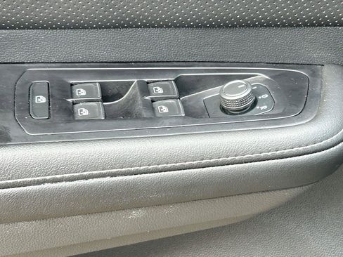 Used 2025 Volkswagen Atlas Cross Sport SE FWD image 25