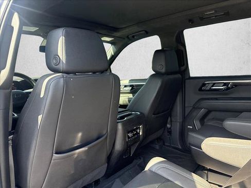 Used 2025 Chevrolet Tahoe Z71 w/ Comfort Package AWD/4WD image 17