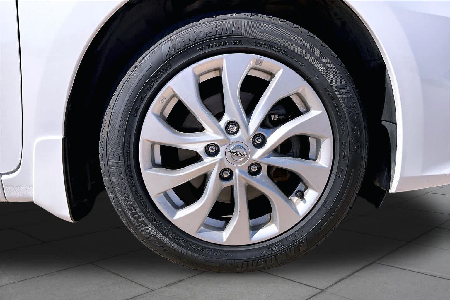 Used 2019 Nissan Sentra S w/ Appearance Package FWD image 10