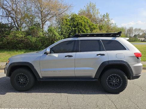 Used 2014 Jeep Grand Cherokee Limited w/ Luxury Group II image 2