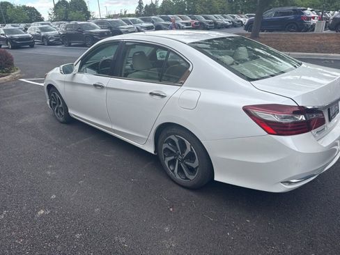 Used 2016 Honda Accord EX image 9