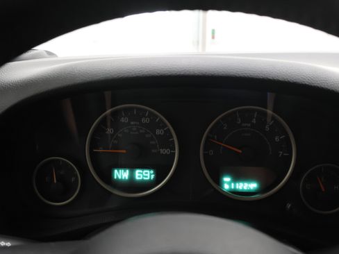 Used 2016 Jeep Wrangler Unlimited Sahara AWD/4WD image 9