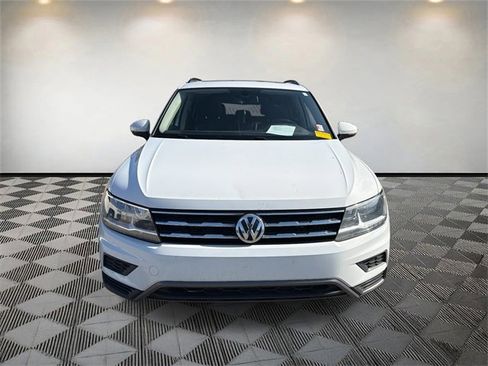 Used 2021 Volkswagen Tiguan SE w/ Panoramic Sunroof Package image 2