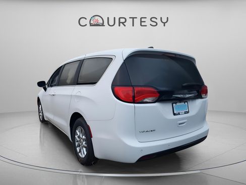 New 2026 Chrysler Voyager LX image 3