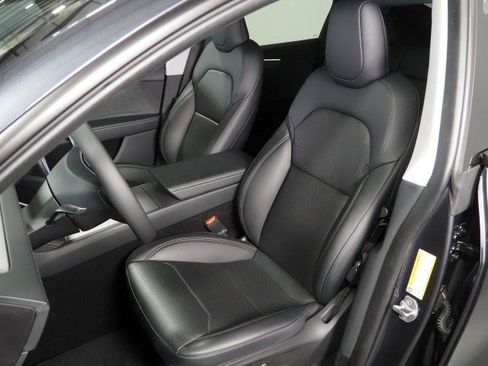 Used 2026 Tesla Model Y Long Range RWD image 15