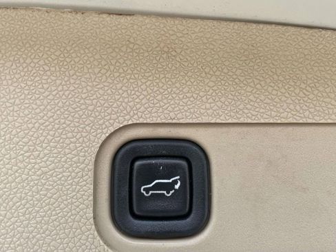 Used 2014 Cadillac Escalade Premium image 11