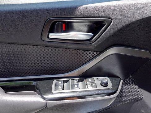 Used 2019 Toyota C-HR XLE FWD image 11