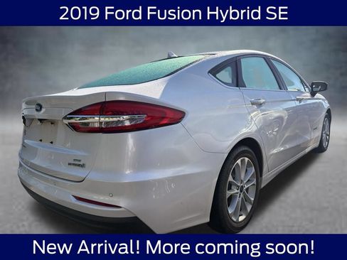 Used 2019 Ford Fusion SE FWD image 4