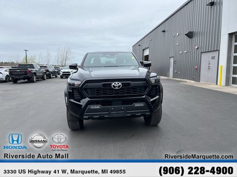 Used 2024 Toyota Tacoma TRD Off-Road AWD/4WD image 2