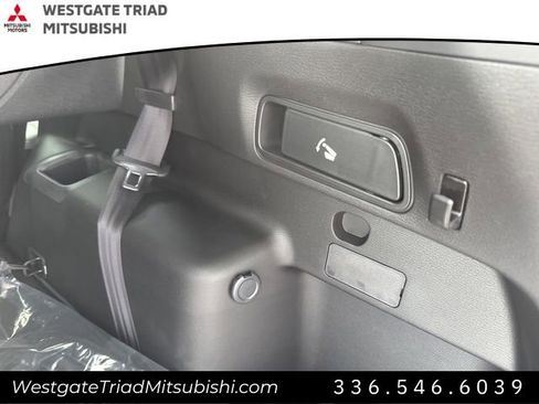 New 2025 Mitsubishi Outlander SE image 23