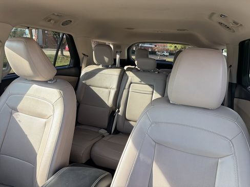 Used 2023 Ford Explorer Limited image 11