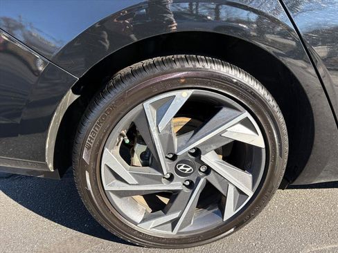 Certified 2025 Hyundai Elantra Limited image 24