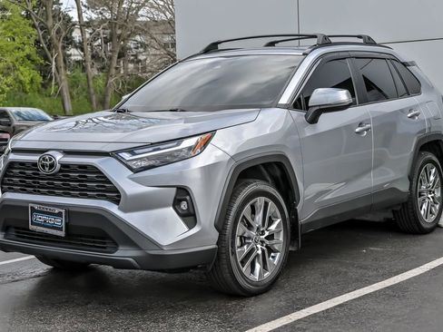Used 2022 Toyota RAV4 XLE Premium AWD/4WD image 5