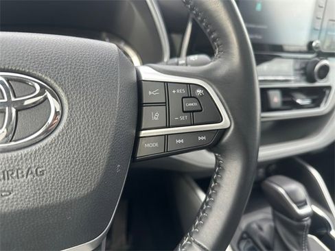 Used 2022 Toyota Highlander XLE image 23
