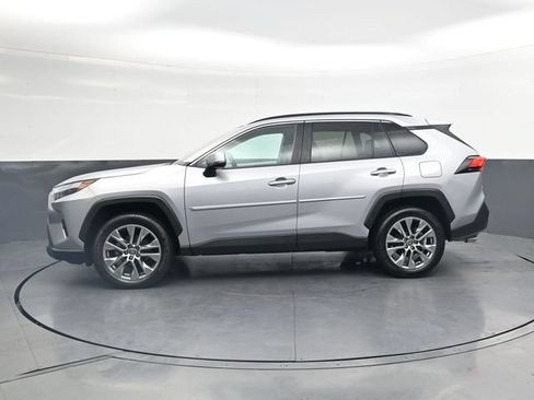 Used 2022 Toyota RAV4 XLE Premium FWD image 8
