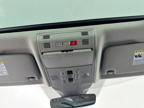 Used 2025 Volkswagen Jetta SE FWD image 10