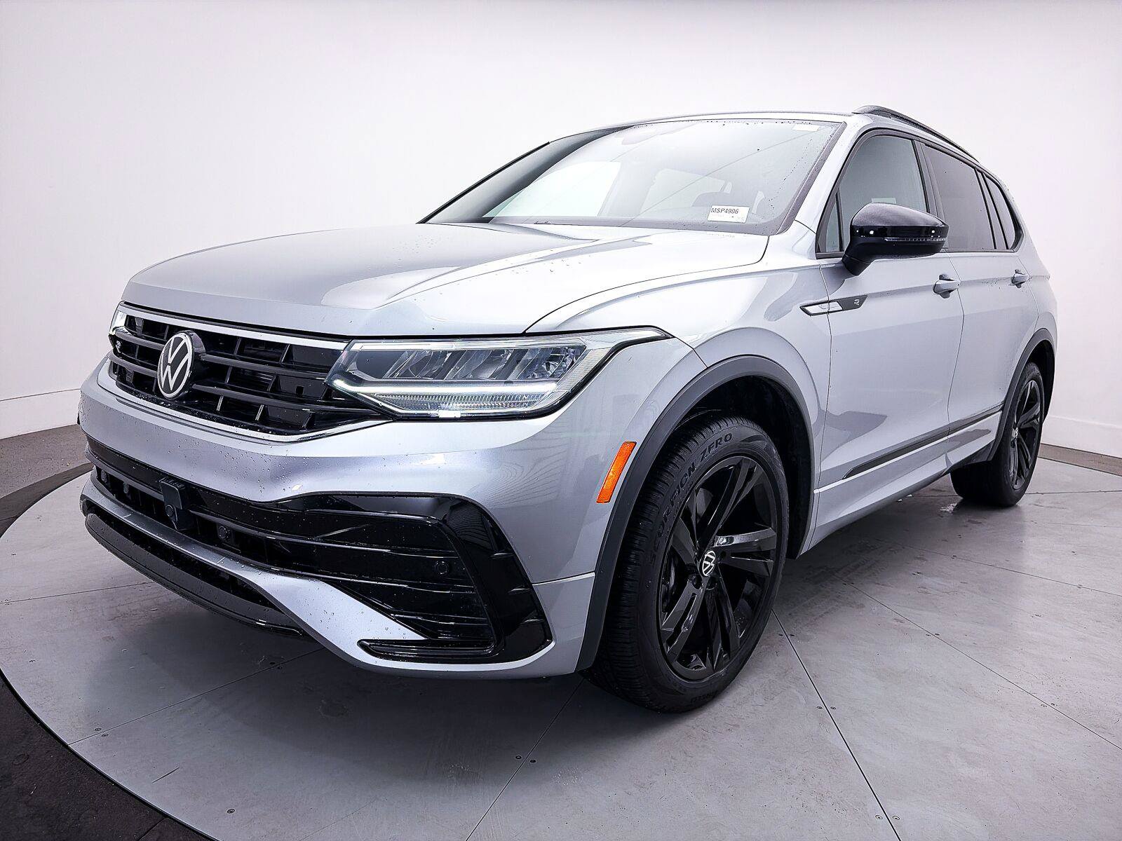 Used 2023 Volkswagen Tiguan SE R-Line FWD image 12