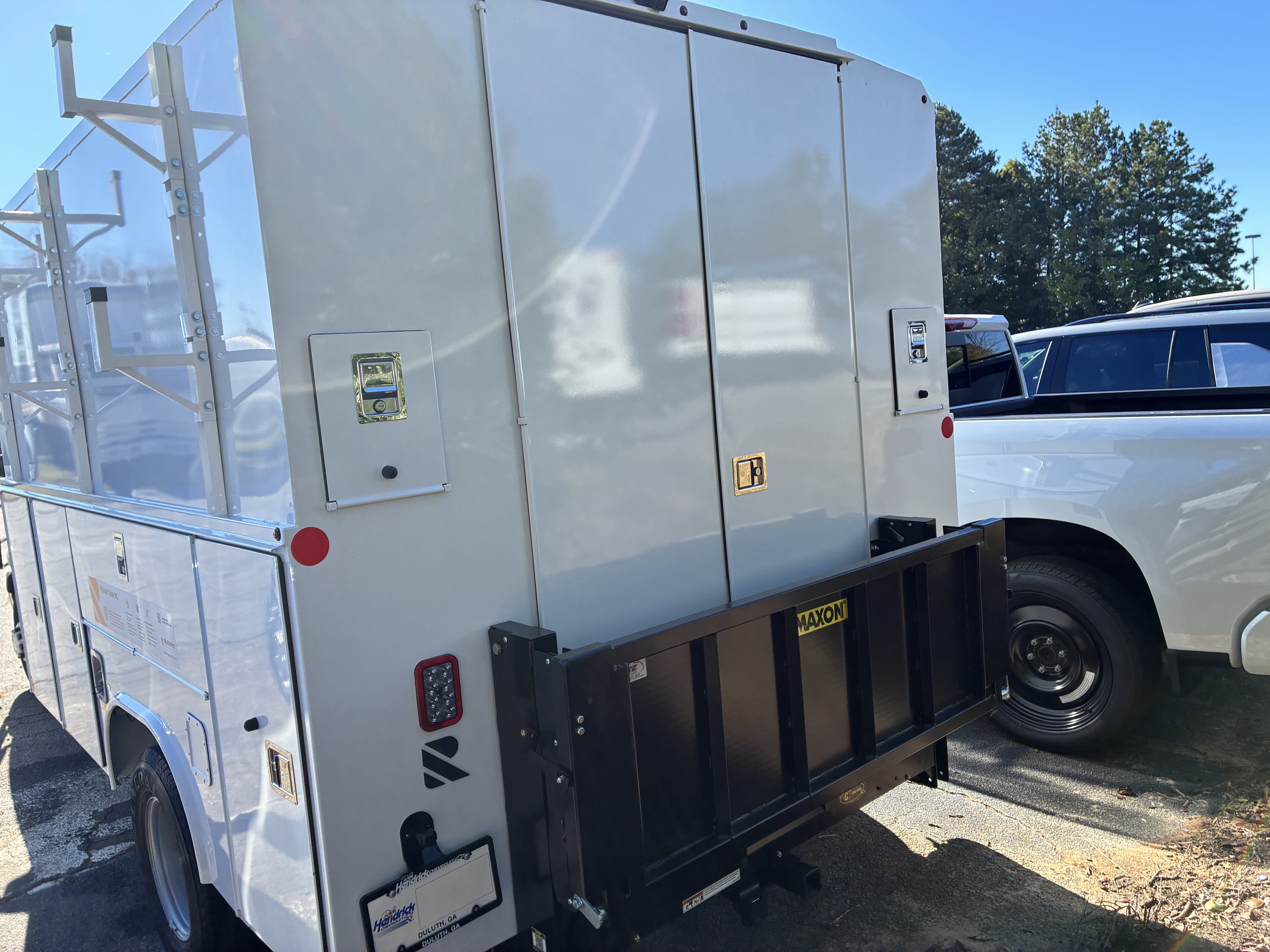 Used 2024 Chevrolet Express 3500 w/ Power Convenience Package RWD image 7
