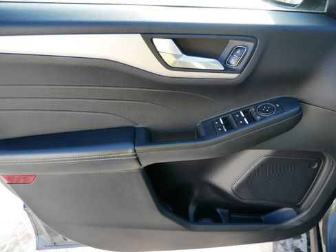 Used 2021 Ford Escape SE image 9