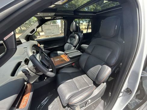 New 2025 Lincoln Navigator L Black Label AWD/4WD image 11