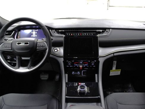 New 2025 Jeep Grand Cherokee Laredo X w/ Luxury Tech Group I image 9