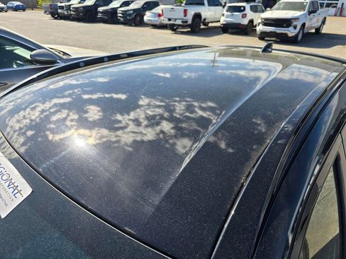 Used 2022 Nissan Kicks SR image 16