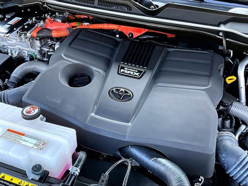 Certified 2024 Toyota Sequoia Capstone image 31