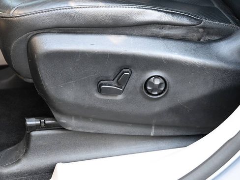 Used 2019 Chrysler Pacifica Touring-L FWD image 16