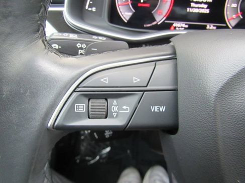 Used 2022 Audi Q8 Premium image 42