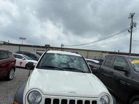 Used 2006 Jeep Liberty Sport AWD/4WD image 8