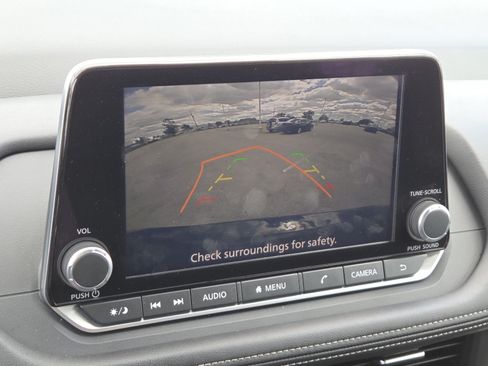 Used 2025 Nissan Rogue SV FWD image 6