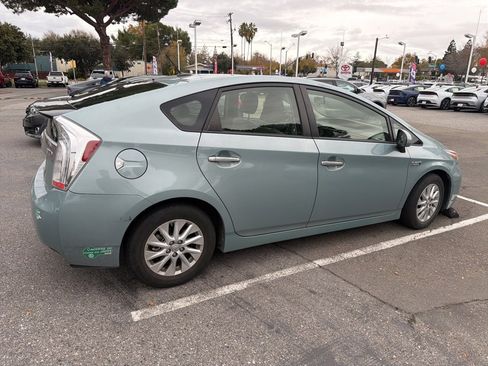 Used 2012 Toyota Prius Plug-In Hybrid image 2