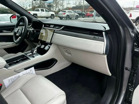 Used 2023 Jaguar F-PACE R-Dynamic S image 22