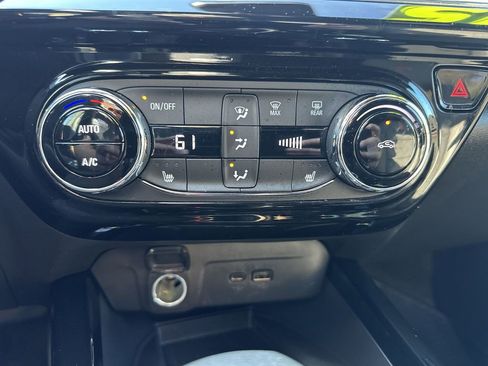 Certified 2025 Chevrolet Trax RS w/ Sunroof Package image 29