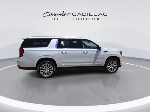 Used 2023 GMC Yukon XL Denali AWD/4WD image 9