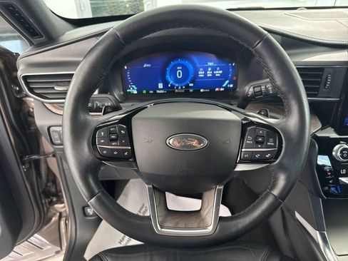 Used 2021 Ford Explorer Platinum w/ Equipment Group 601A AWD/4WD image 29