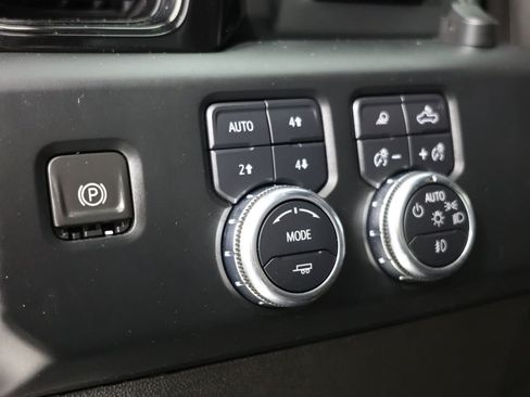 Used 2024 GMC Sierra 2500 AT4 w/ AT4 Premium Plus Package AWD/4WD image 18