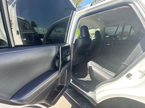 Used 2022 Toyota 4Runner TRD Off-Road Premium AWD/4WD image 17