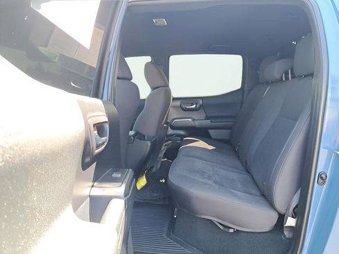 Used 2019 Toyota Tacoma TRD Off-Road w/ Technology Package AWD/4WD image 12