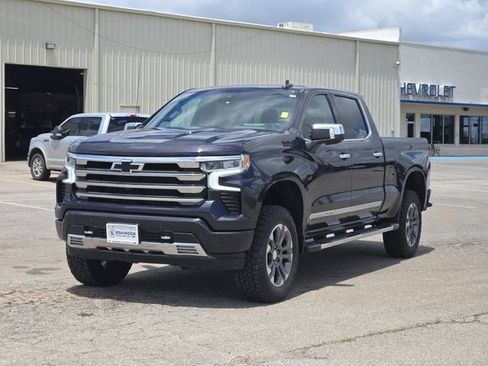 Used 2023 Chevrolet Silverado 1500 High Country w/ Technology Package AWD/4WD image 3