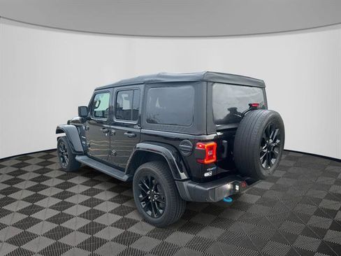 Used 2022 Jeep Wrangler Unlimited Sahara w/ Cold Weather Group image 7