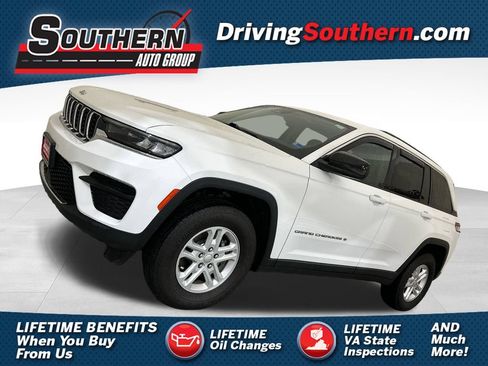 Used 2023 Jeep Grand Cherokee Laredo w/ Trailer Tow Prep Group (B) AWD/4WD image 1