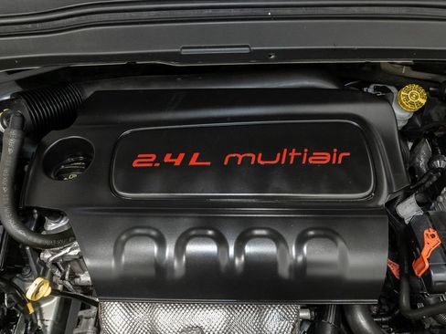 Used 2017 Jeep Renegade Latitude AWD/4WD image 4