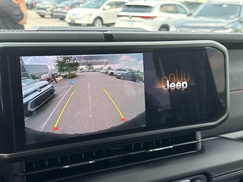 Used 2024 Jeep Wrangler Unlimited Rubicon w/ XTREMEE 35" Tire Package image 14