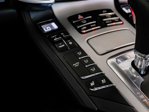 Used 2015 Porsche Cayenne Turbo w/ Premium Plus Package image 22