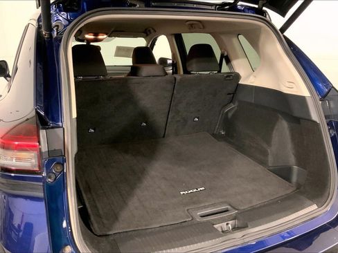 Used 2025 Nissan Rogue SV FWD image 4