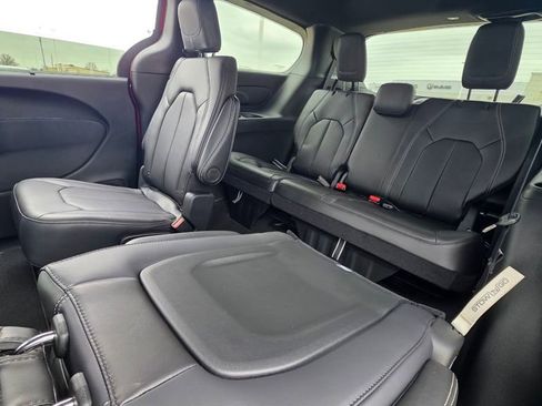 New 2026 Chrysler Pacifica Select w/ S Appearance Package image 22
